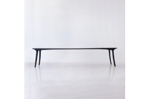 <a href="https://www.galeriegosserez.com/artistes/loellmann-valentin.html">Valentin Loellmann </a> - One Piece - Table